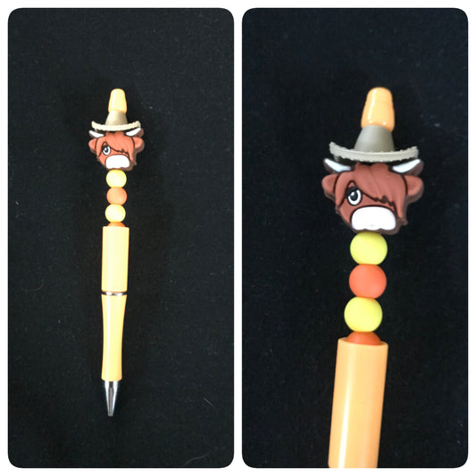 Highland cow beaded pen