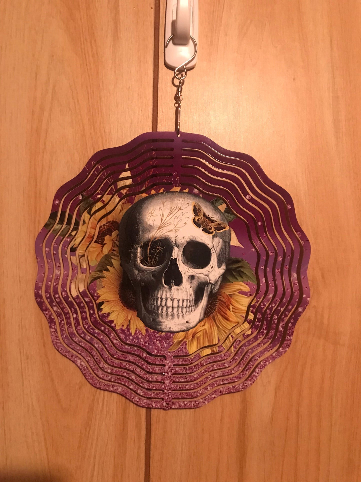 Purple skull wind spinner